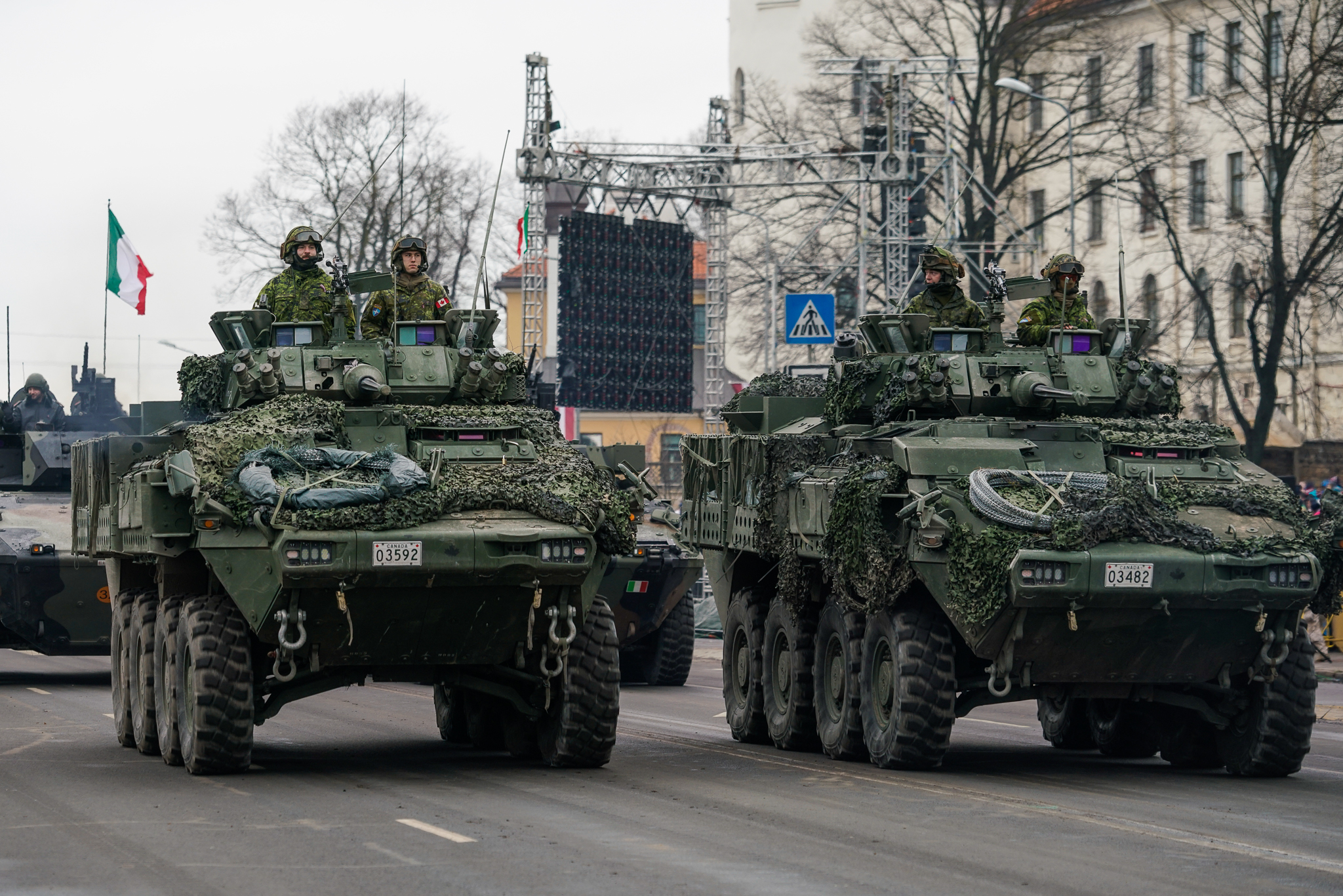 Парад в День независимости Латвии