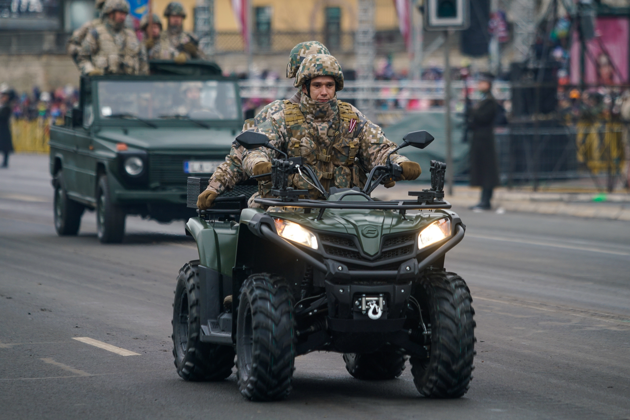 Парад в День независимости Латвии