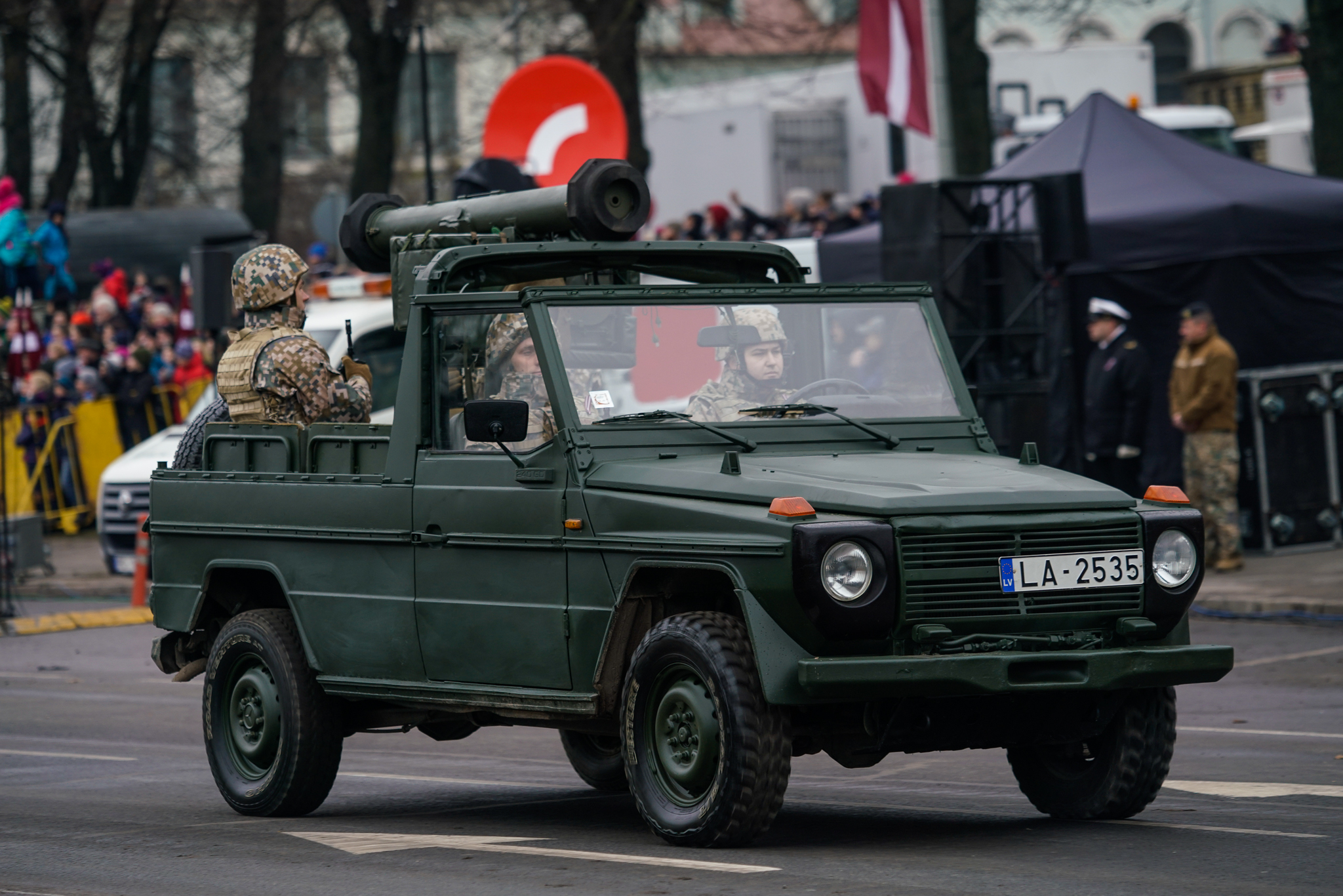 Парад в День независимости Латвии