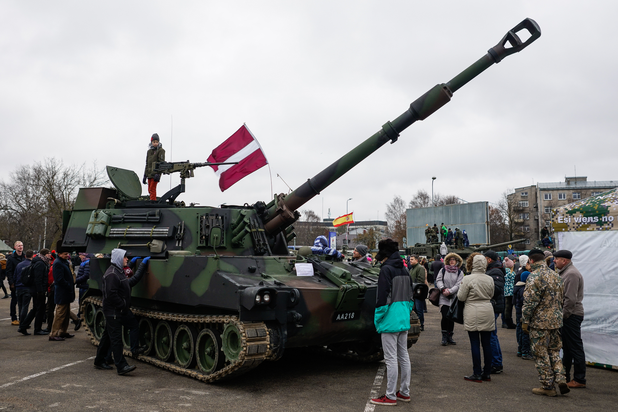 Парад в День независимости Латвии