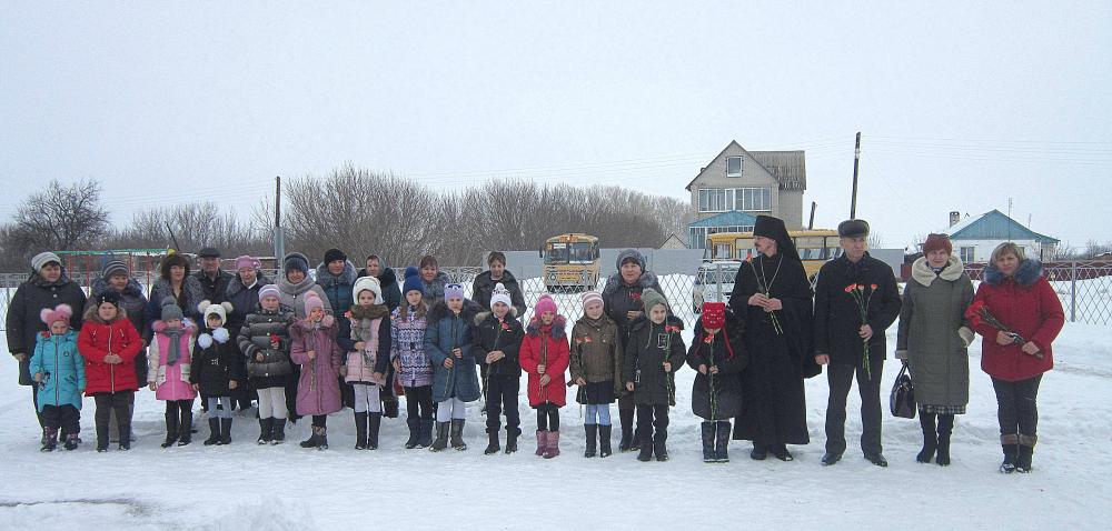 Митинг в сельской школе в Туровке