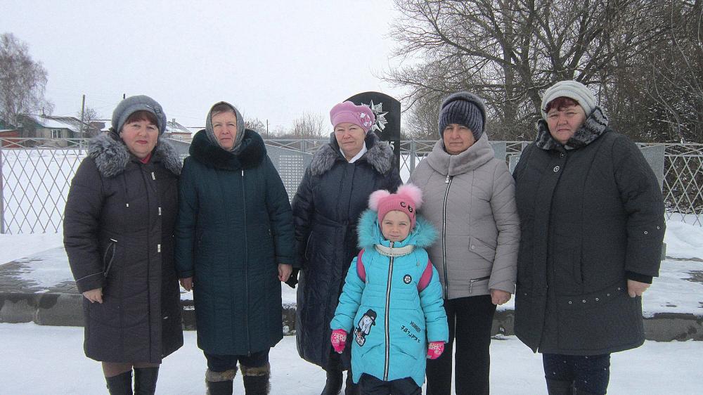 Митинг в сельской школе в Туровке