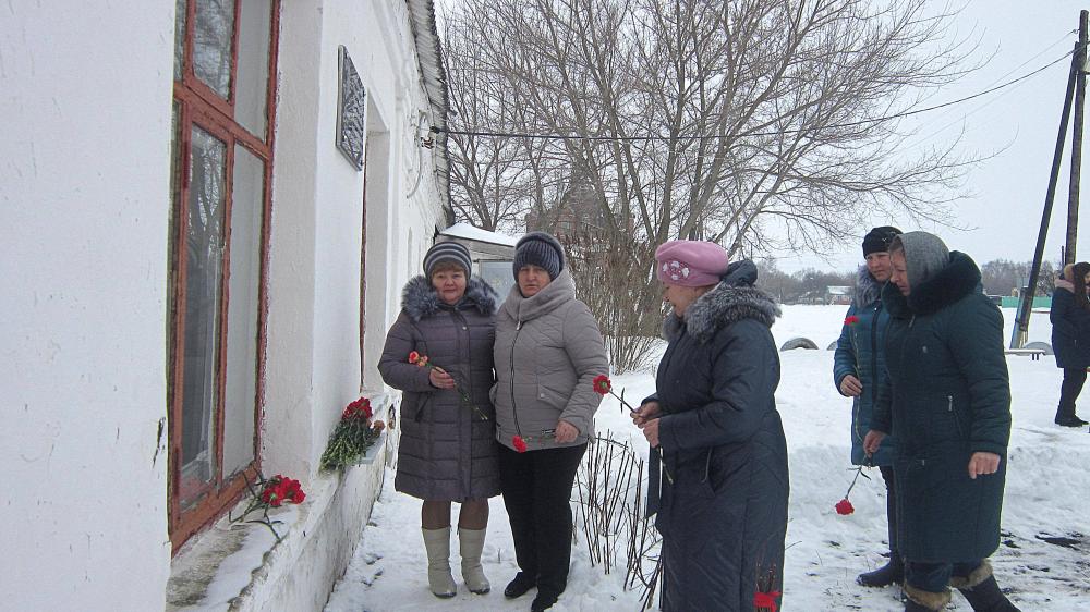 Митинг в сельской школе в Туровке