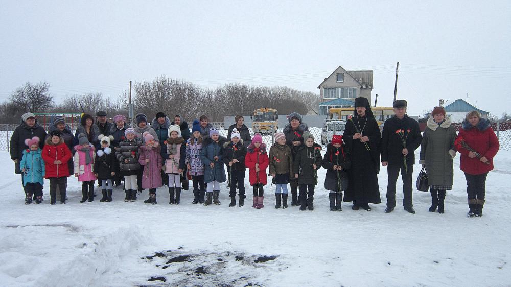 Митинг в сельской школе в Туровке