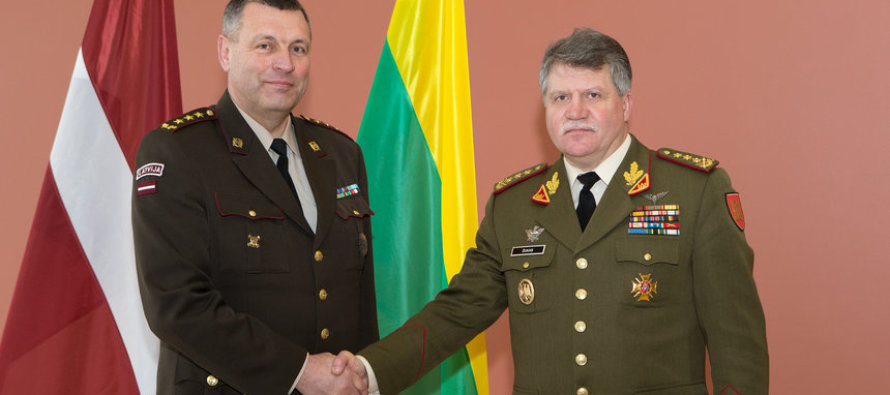 Командующий литовской армией нанёс визит в Латвию