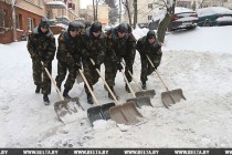 Военнослужащие спешат на помощь