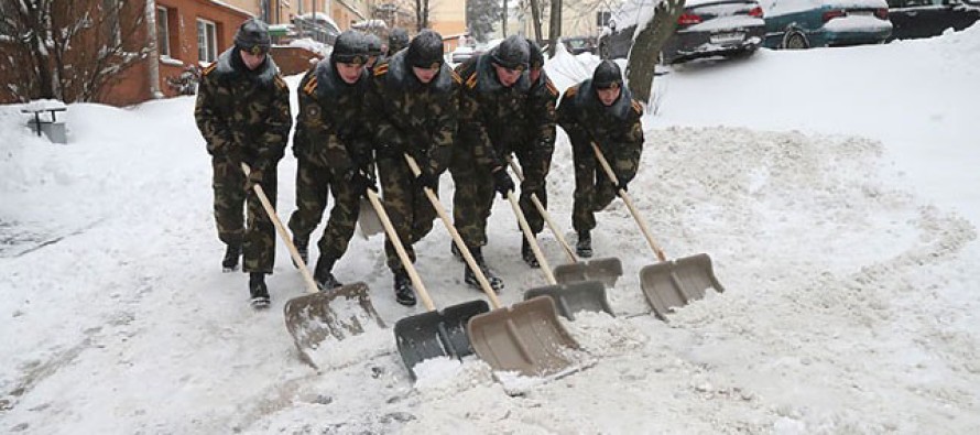 Военнослужащие спешат на помощь