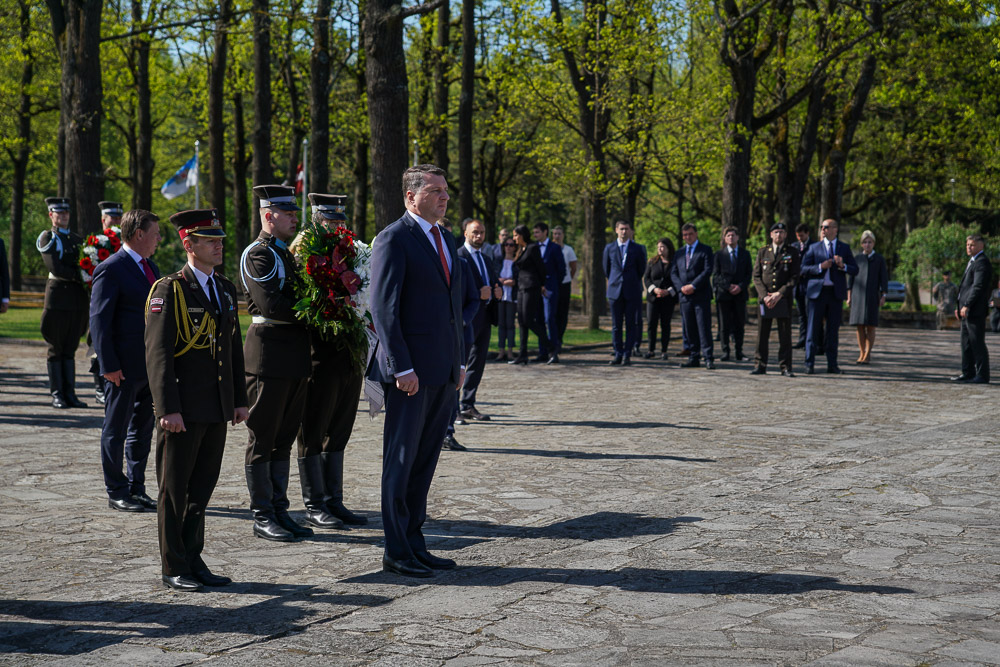 8 мая на Братском кладбище в Риге