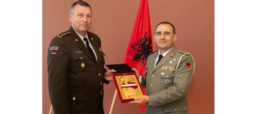Визит командующего вооружёнными силами Албании