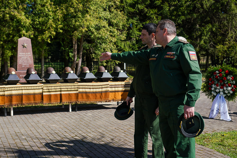 Церемония захоронения в Ропажи