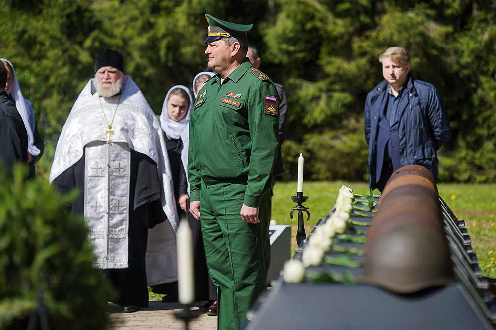 Церемония захоронения в Ропажи