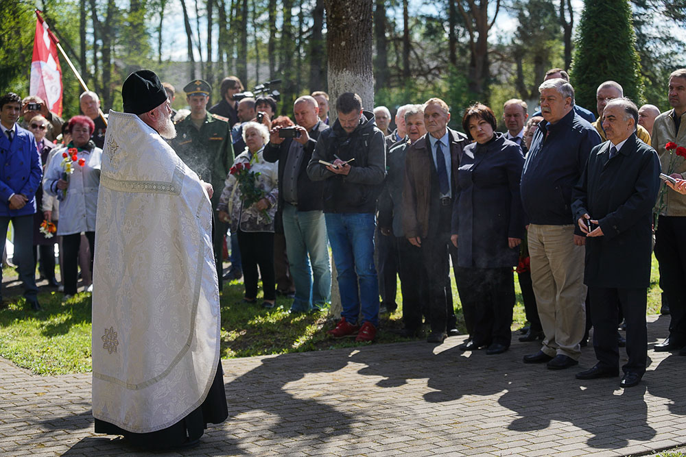 Церемония захоронения в Ропажи