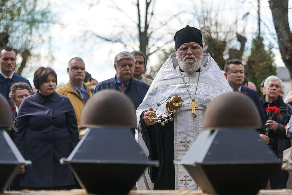 Церемония захоронения в Ропажи