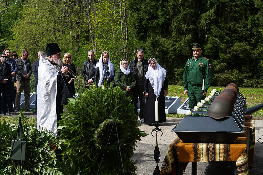Церемония захоронения в Ропажи