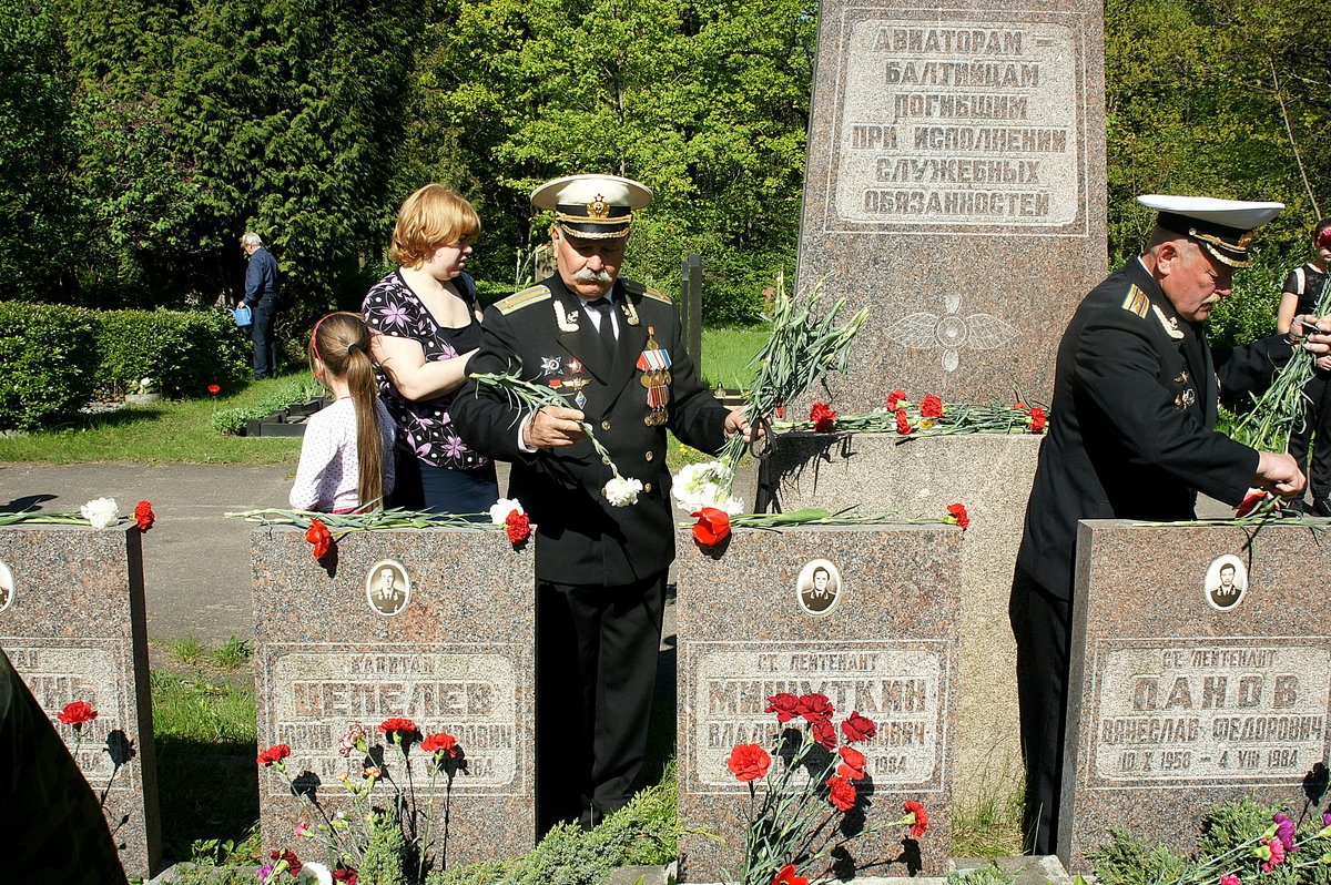 На Гарнизонном кладбище — 9 мая 2018 года