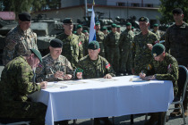 Церемония смены командира боевой группы НАТО