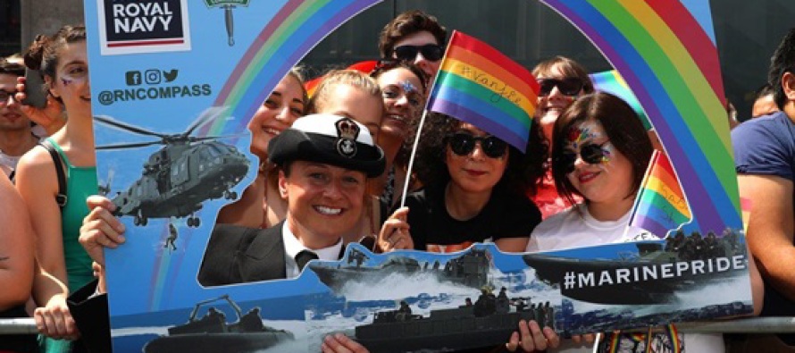 Королевские ВМФ и Морская пехота участвовали в параде