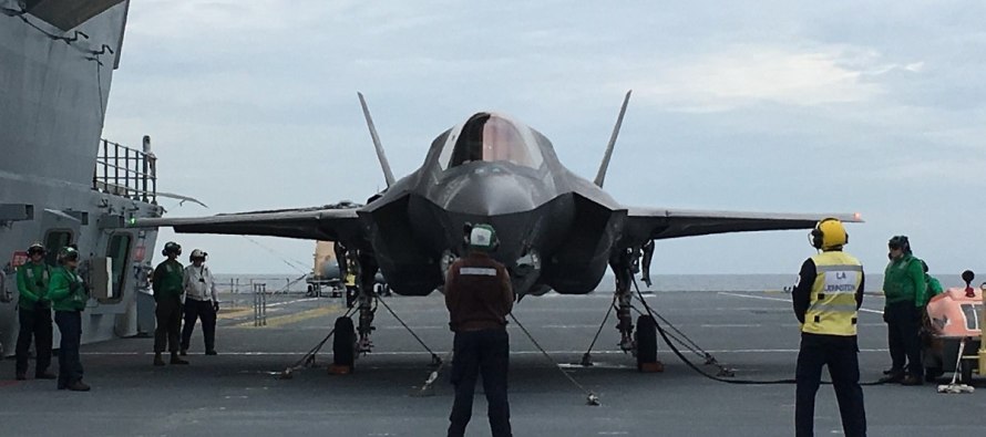 Первая посадка F-35B на борт HMS Queen Elizabeth