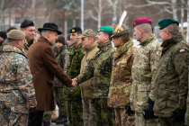 Министр обороны Латвии посетил военные базы