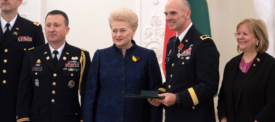 Литва наградила литовских и американских военных