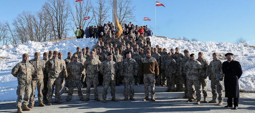 50 солдат закончили курс в Пехотной школе в Алуксне