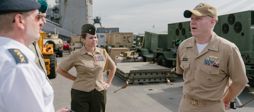 Визиты на корабль USS Fort McHenry