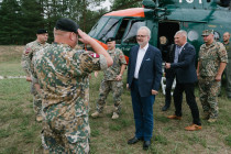 Президент и министр обороны посетили лагерь Земессардзе