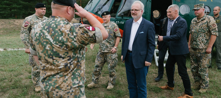 Президент и министр обороны посетили лагерь Земессардзе