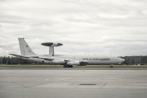 Самолёт AWACS приземлился в аэропорту «Рига»