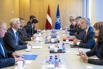 Премьер-министр Латвии посетил НАТО