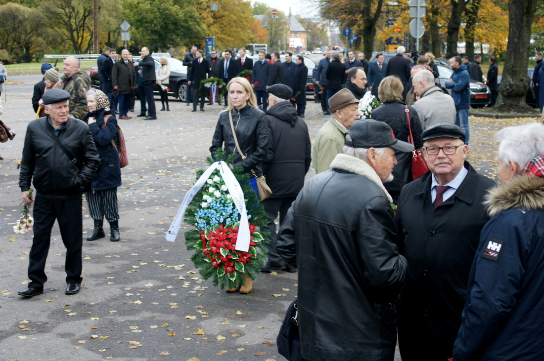 День освобождения Риги. У памятника