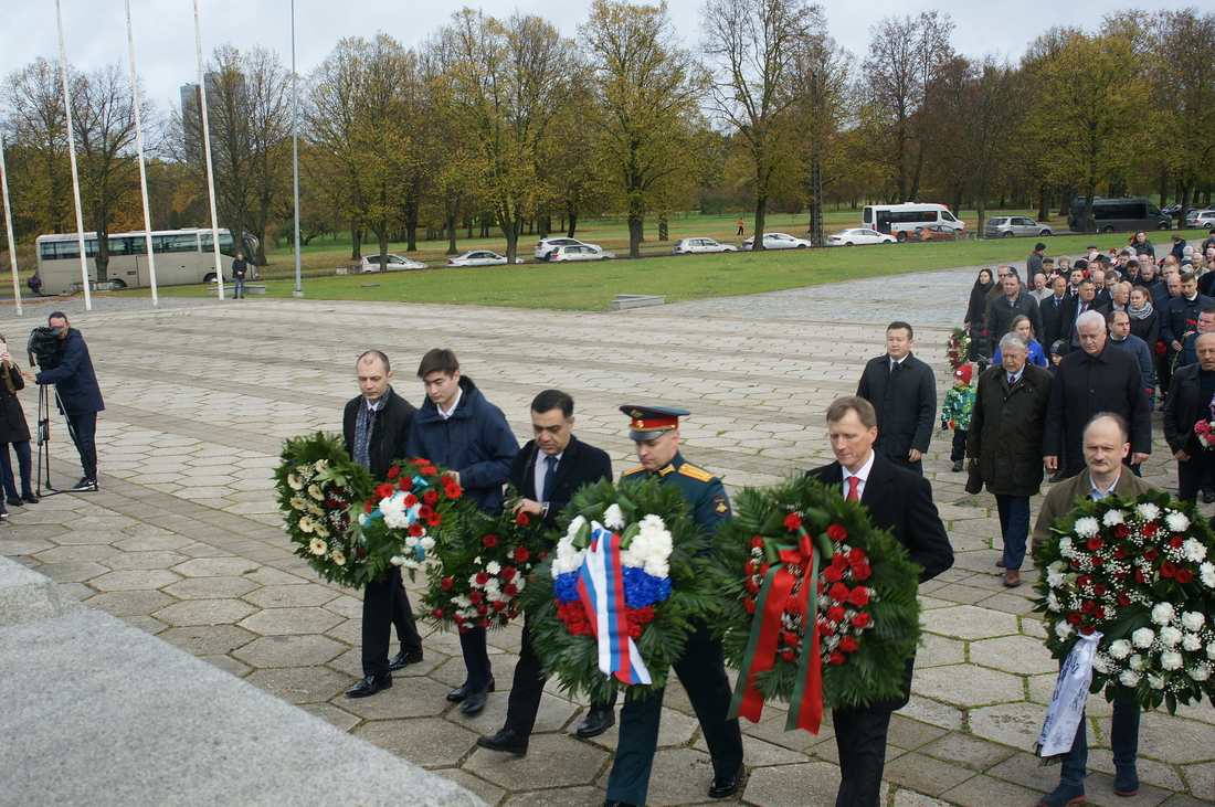 День освобождения Риги. У памятника