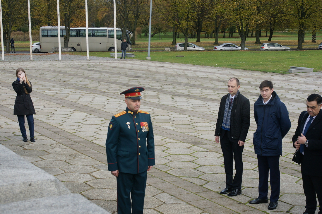 День освобождения Риги. У памятника