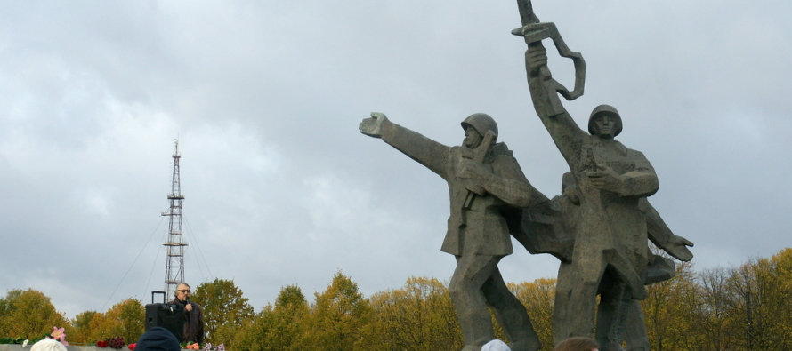День Освобождения Риги. У памятника