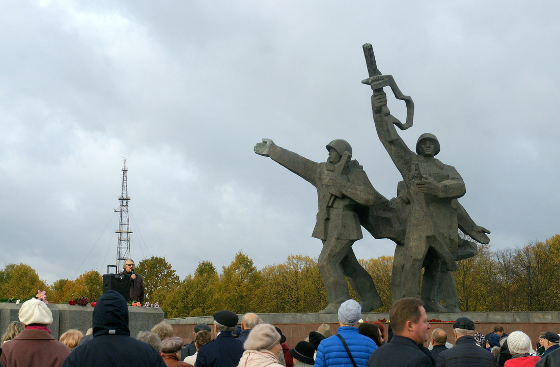 День освобождения Риги. У памятника