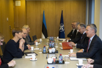 Генсекретарь НАТО встретился с президентом Эстонии