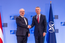 Генсек НАТО встретился с президентом Латвии