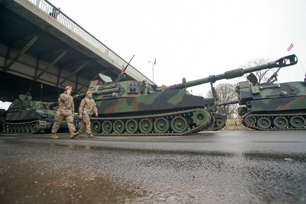 День независимости Латвии и военный парад