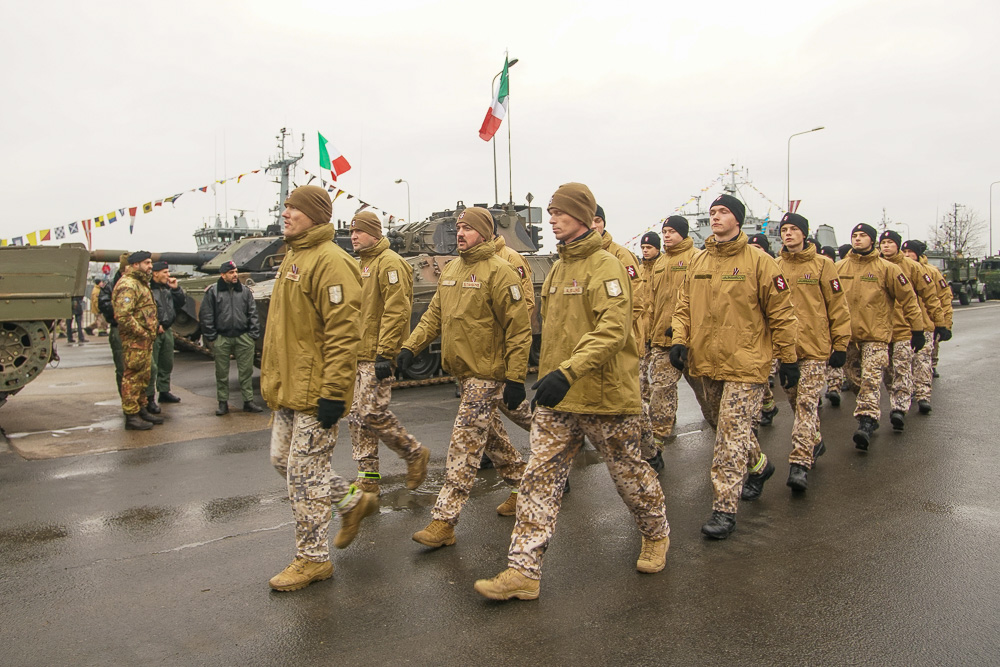 День независимости Латвии и военный парад