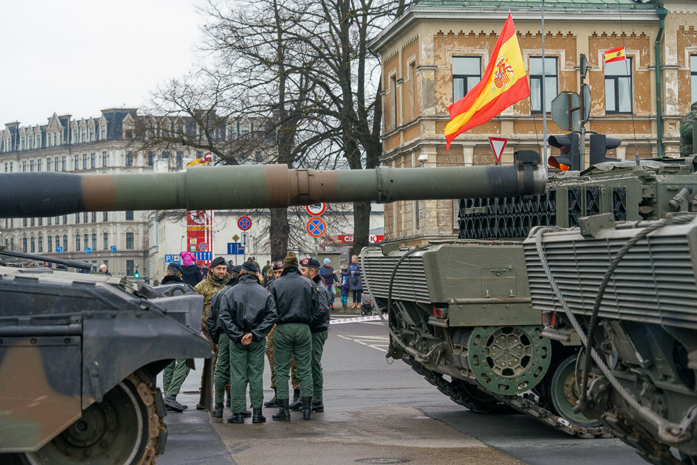 День независимости Латвии и военный парад