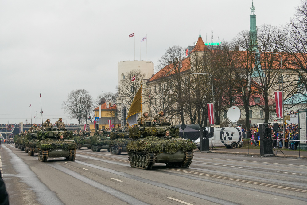 День независимости Латвии и военный парад