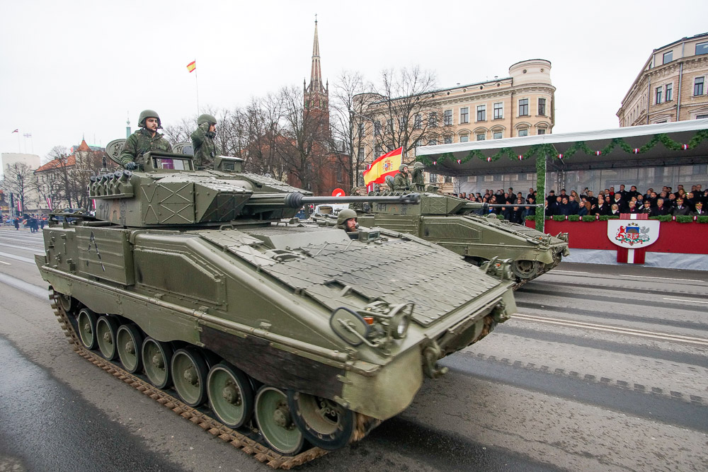 День независимости Латвии и военный парад