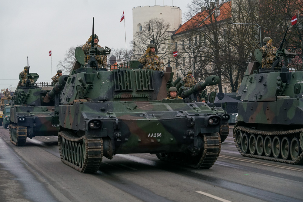 День независимости Латвии и военный парад