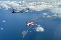 Бомбардировщики B-1 Lancer в небе над Балтикой