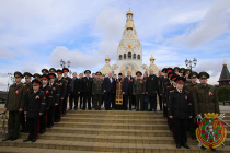 Капсулы с землёй с мест захоронений переданы в дар