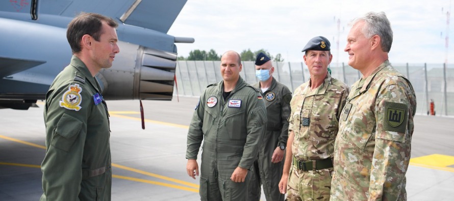 Визит Президента Литвы на военно-воздушную базу в Шауляе