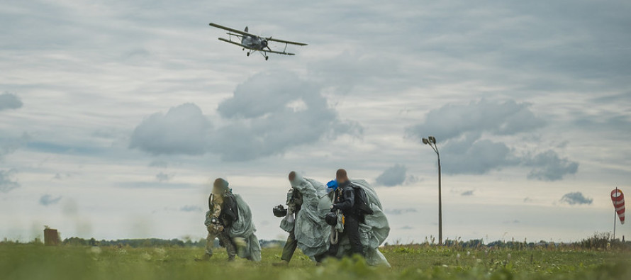 Обучение прыжкам с парашютом латвийского спецназа