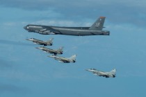 Полёты стратегических бомбардировщиков B-52 ВВС США в небе над Европой