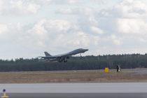 Бомбардировщик B-1 ВВС США впервые приземляется в Польше