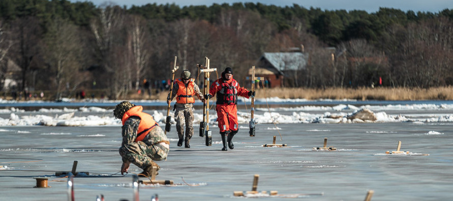 Латвийские вооружённые силы произвели взрывные работы на льду реки Гауя для предотвращения наводнения